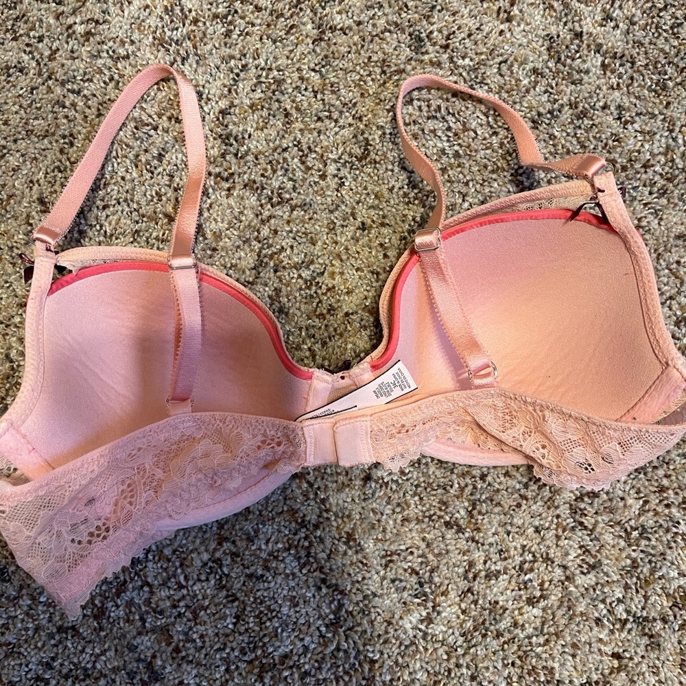 Victoria Secret Bra - Picture 2 of 2